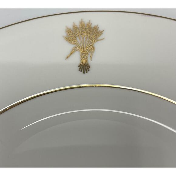 New Vera Wang Wedgwood Wheat 9" Accent Plate. KK411 - Picture 2 of 3